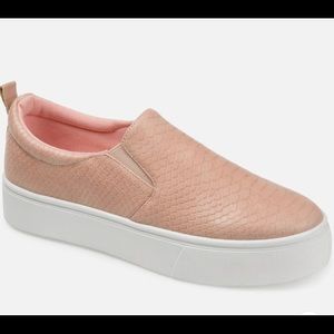 Journee Collection Women's Tru Comfort Foam Patrice Platform Sneaker